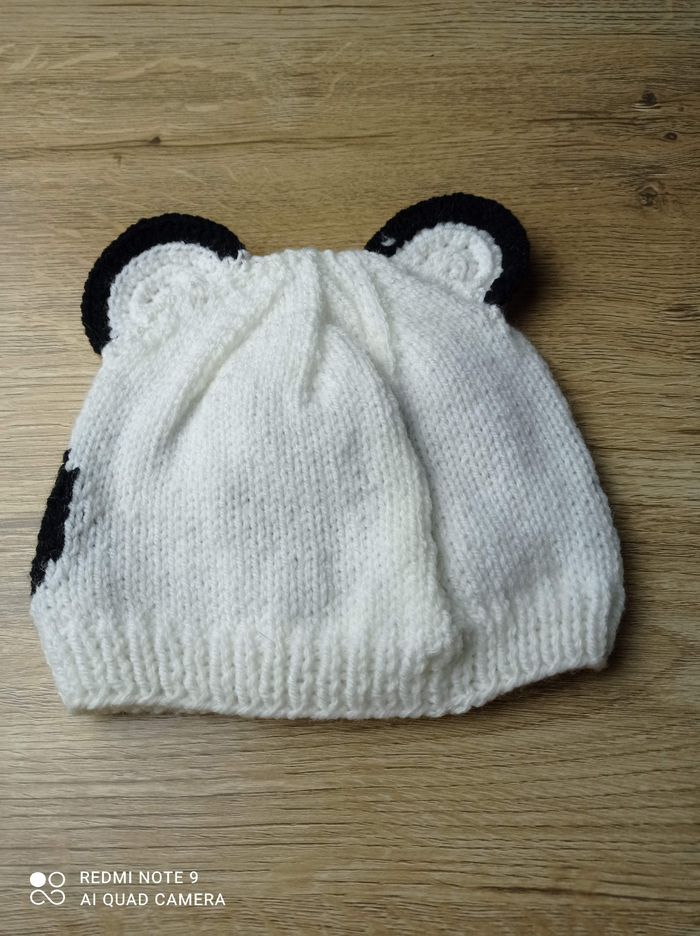 Bonnet fait mains 6/9 mois - photo numéro 2