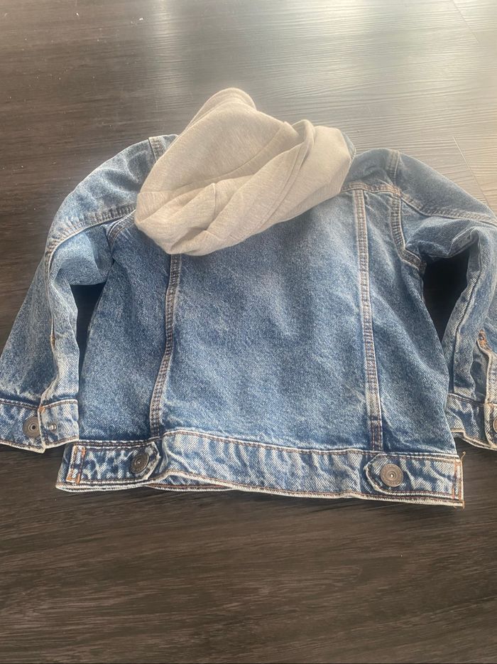 Veste en jean avec capuche - photo numéro 3