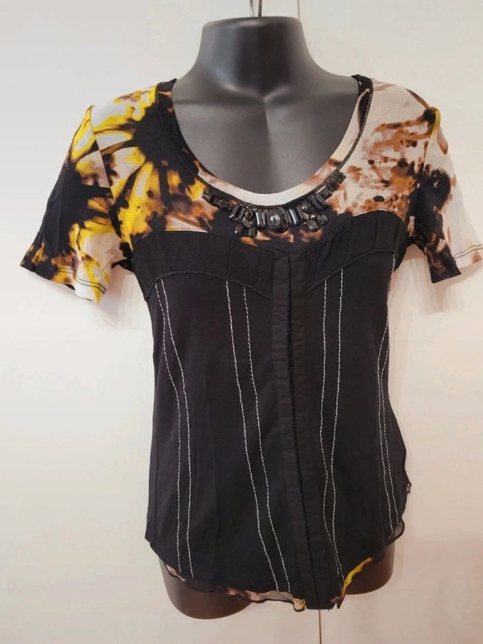 Tee shirt original noir strass
multicolore fleurs Biba taille XS
34 - photo numéro 3