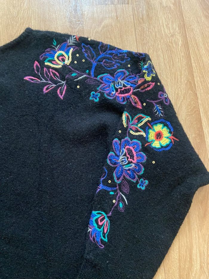 Pull noir à fleurs brodées S/M - photo numéro 10