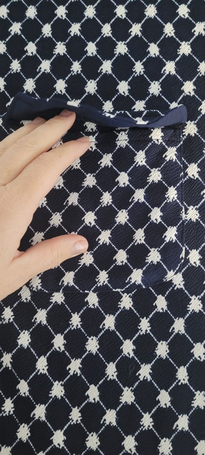 Robe bleu marine et blanche

Taille 42
Neuve sans étiquette 🏷 - photo numéro 5