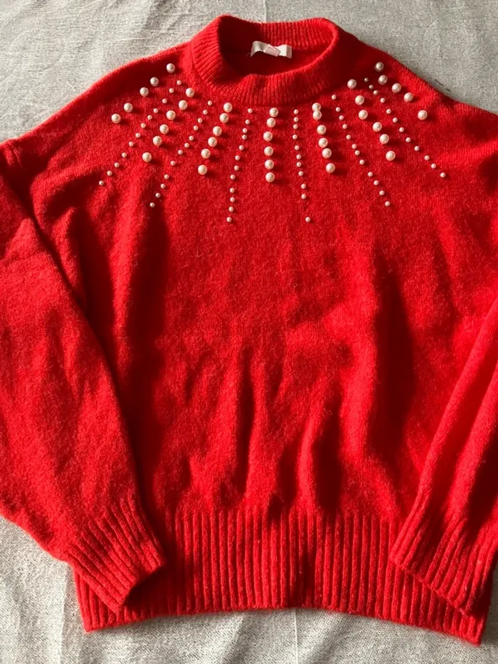 Pull rouge H&M avec perles – Taille S