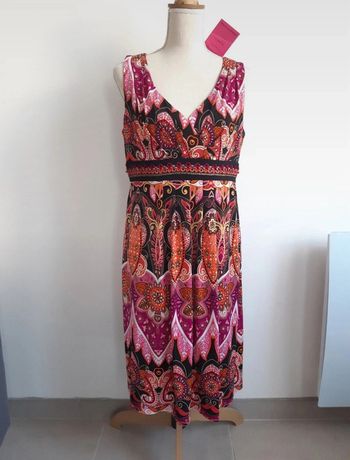 Robe à motif Ronni Nicole neuve T44