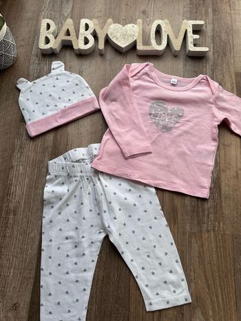 - Ensemble - 6 mois - Très bon état