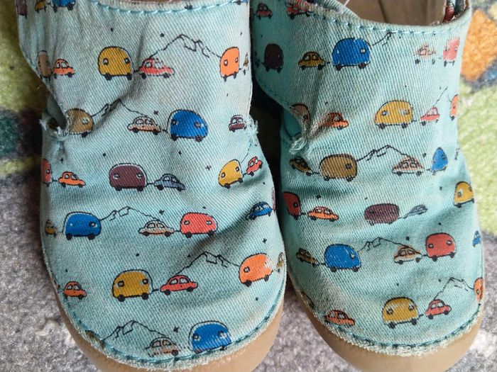 Chaussons souples Vertbaudet thème voiture/vehicules pointure 27 - photo numéro 5