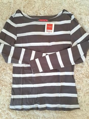 T-shirt manches longues gris rayé blanc, style casual chic 🍂