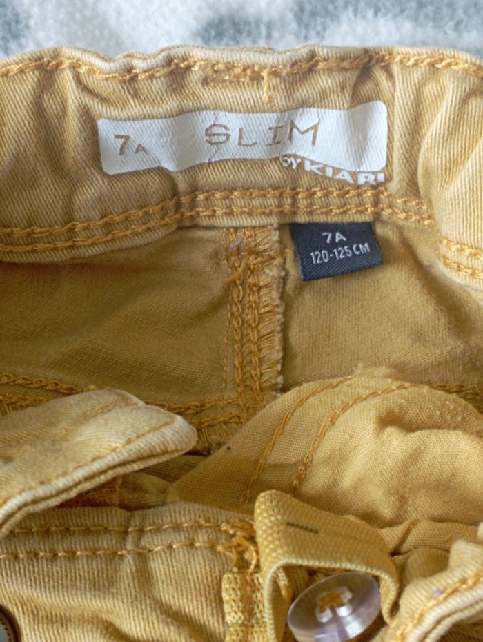Pantalon slim moutarde 7 ans Kiabi 3€ - photo numéro 2