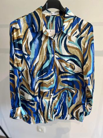 Chemise satinée bleu neuve