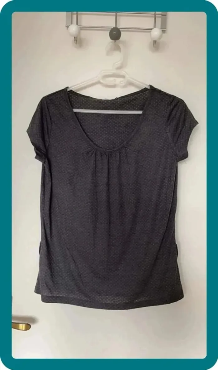 T-shirt noir à pois