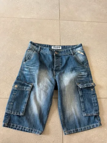 Short en jean Creeks, taille 38, très bon état 40*55cm