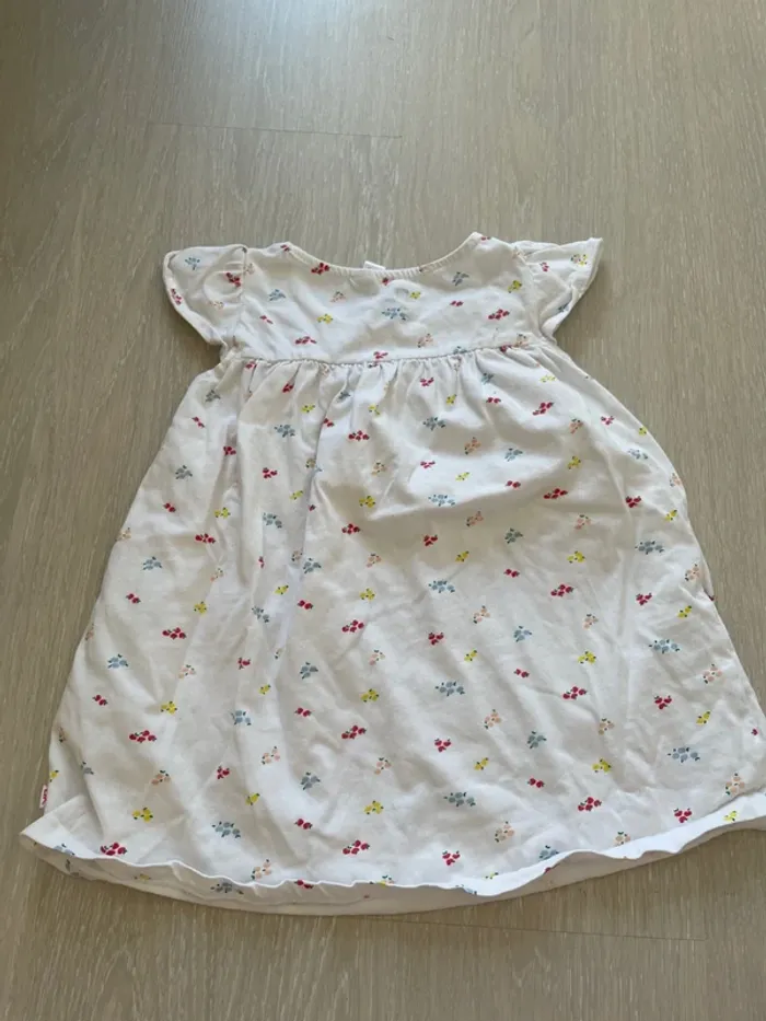 Robe blanche avec petite fleurs - photo numéro 4