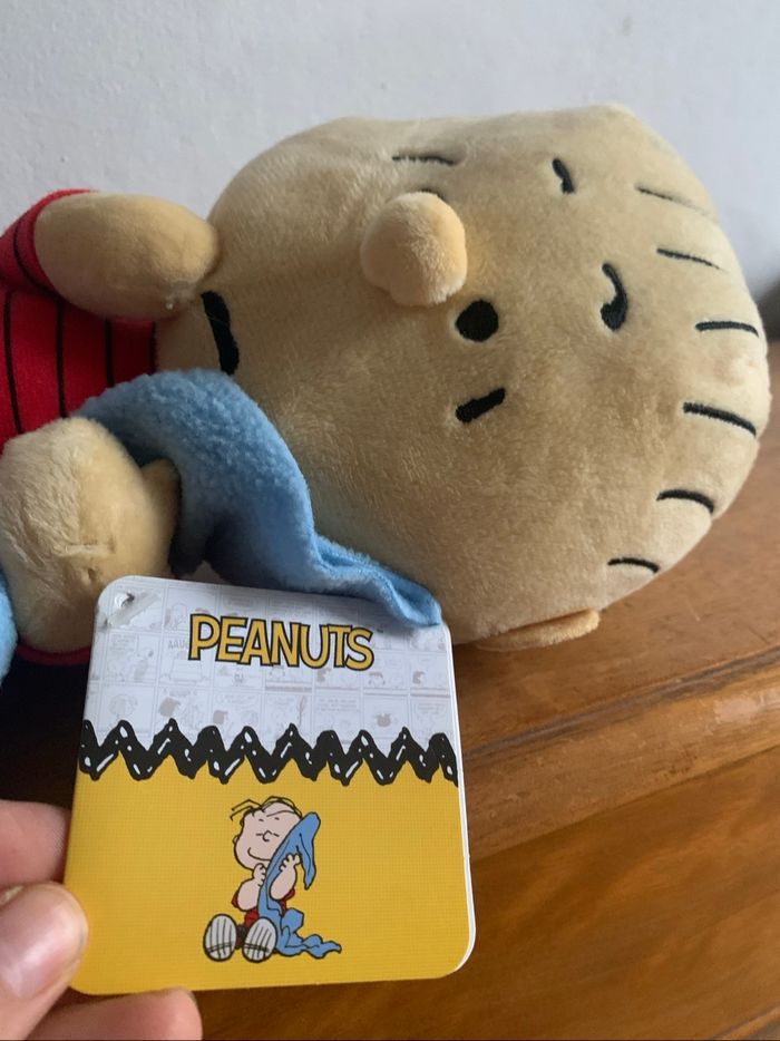 Peluche bébé avec bavoir Peanuts - photo numéro 3
