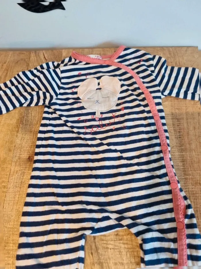 Lot de 4 pyjamas léger 1 pièce 6 mois - photo numéro 9