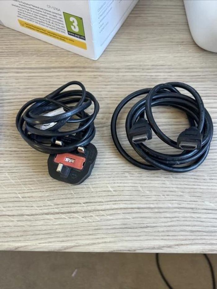 Console Sony PS5 Disk Edition, 825 Go, 2 manettes - photo numéro 4