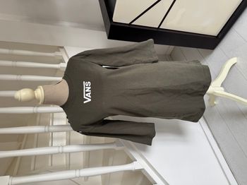 Robe sweat Vans kaki et écriture blanche manches 3/4 taille