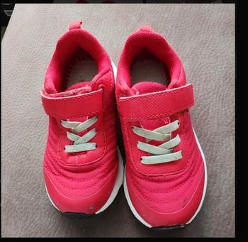 Baskets rouges enfant – Pointure 25 – Bon état