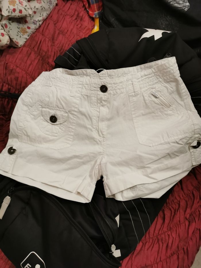 Short blanc avec revers 4 poches et 2 petites