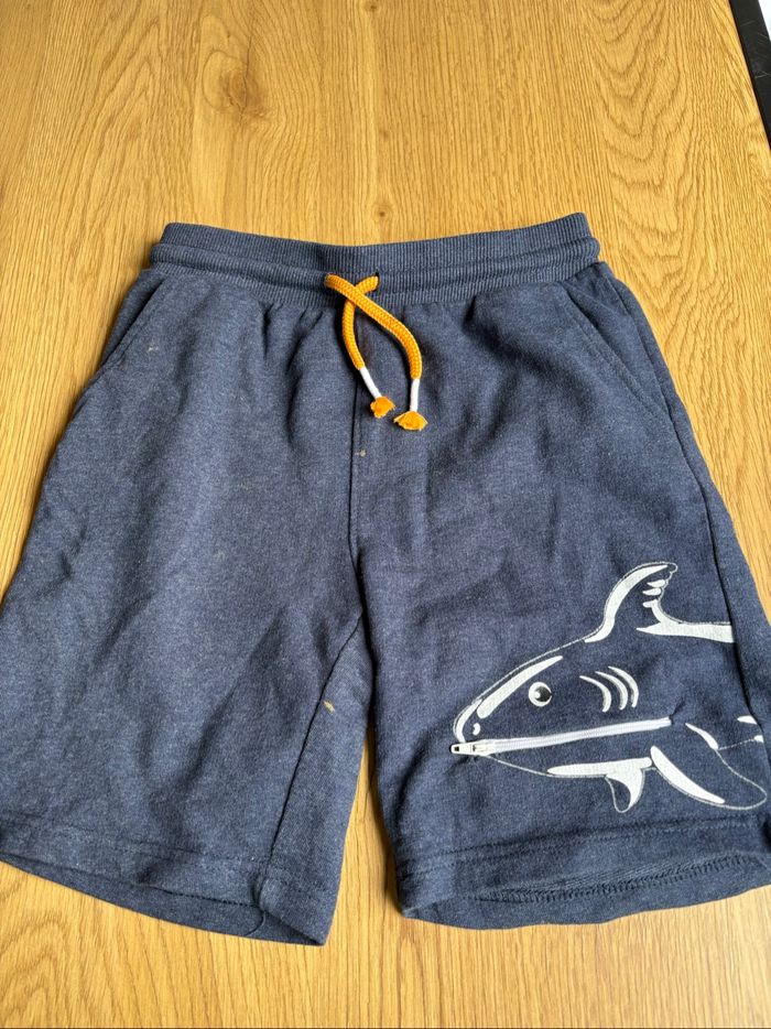 Short garçon taille 122 - photo numéro 1