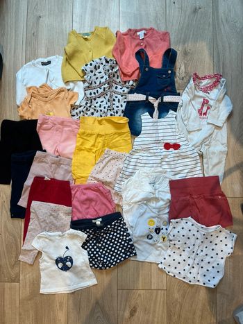 Lot 23 habits fille 3 mois TBE