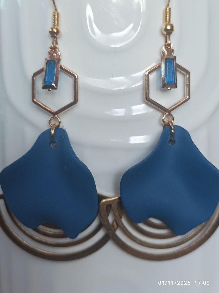 🌺 Boucle d'oreille doré &bleu - photo numéro 2