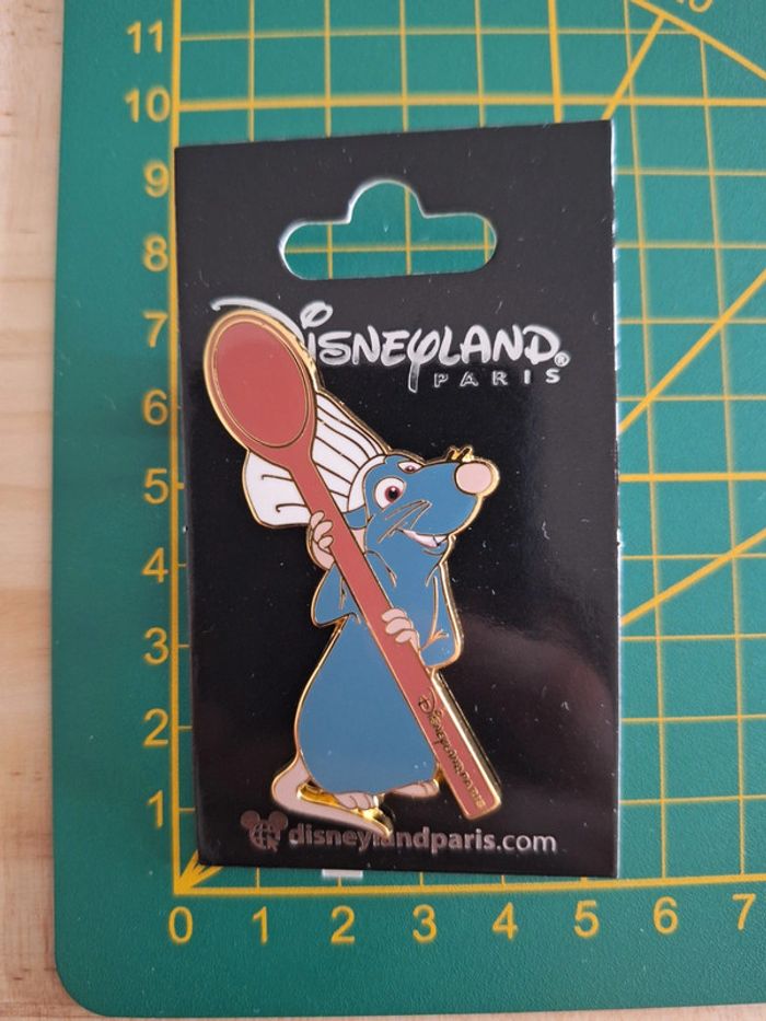 Pin's Disney Rémy - Ratatouille (Toque & Cuillère) - Disneyland Paris - photo numéro 3