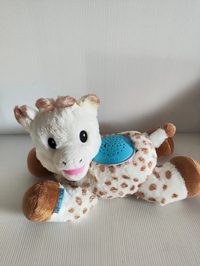 Peluche light & dreams projecteur et musiques 21x19x34 cm Sophie la girafe Vulli