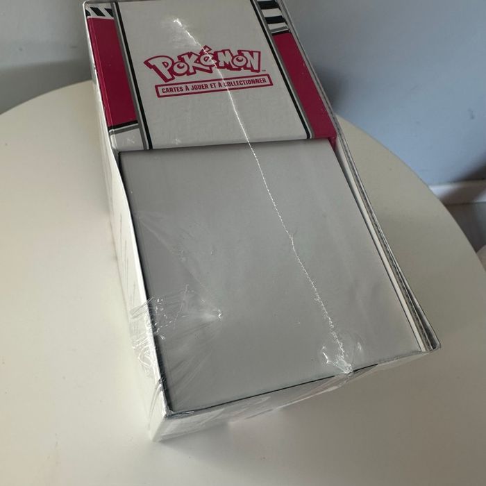 Pokémon : ETB EV10.5 - Coffret Dresseur Flamme Blanche AVEC DÉFAUT - photo numéro 3