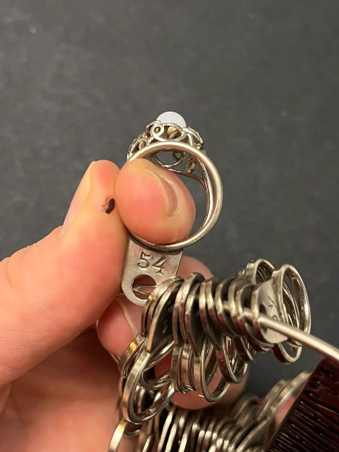 Jolie bague en argent massif ciselé avec pierre blanche T. 54 femme TBE - photo numéro 11