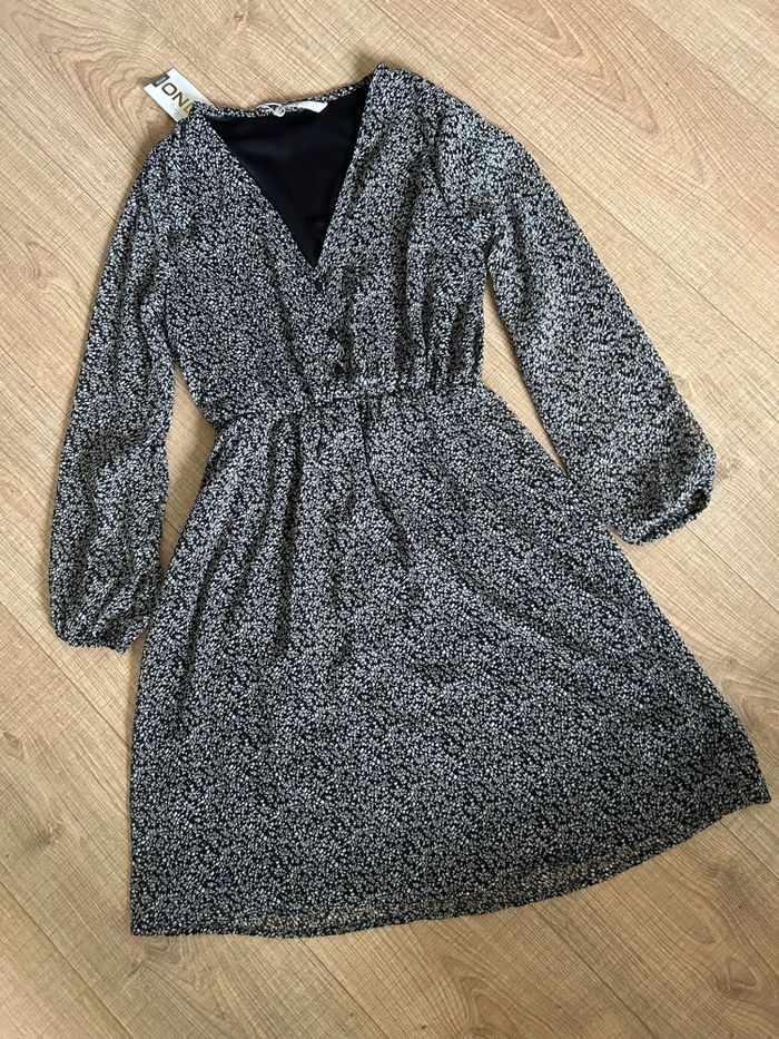 Robe noire et blanche neuve Only taille XS (valeur 33€) - photo numéro 7