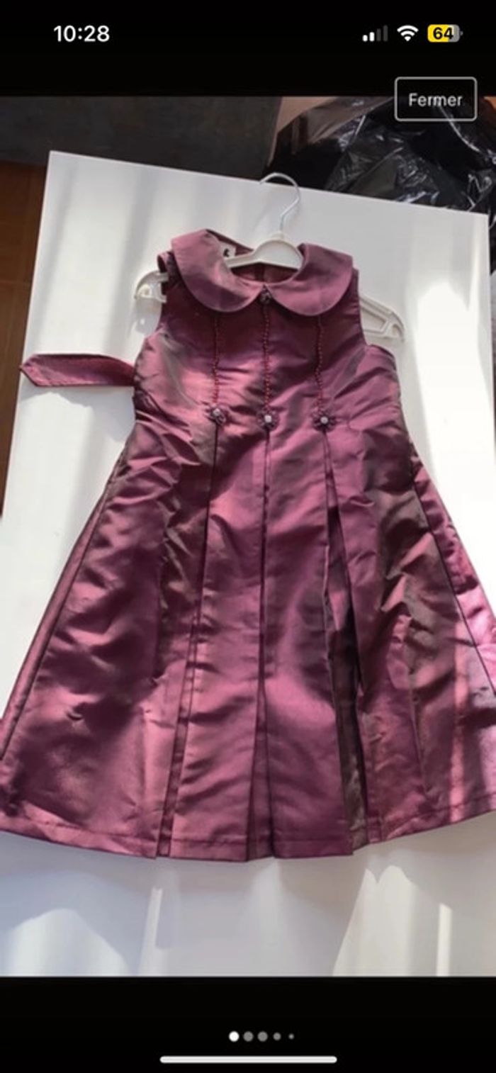 Robe violette brillante