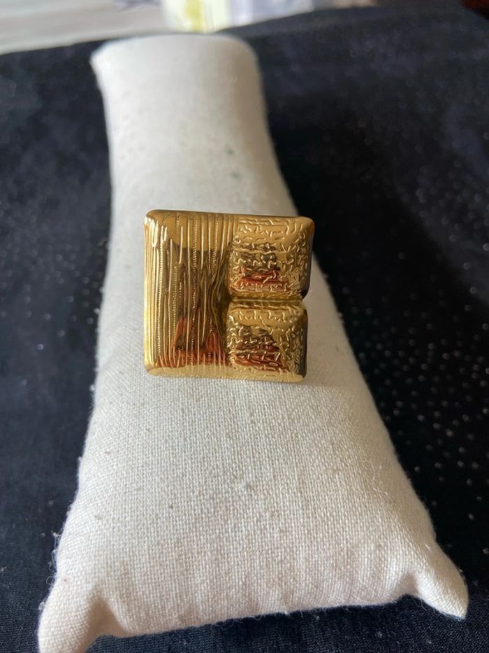 Bague grand format carré doré