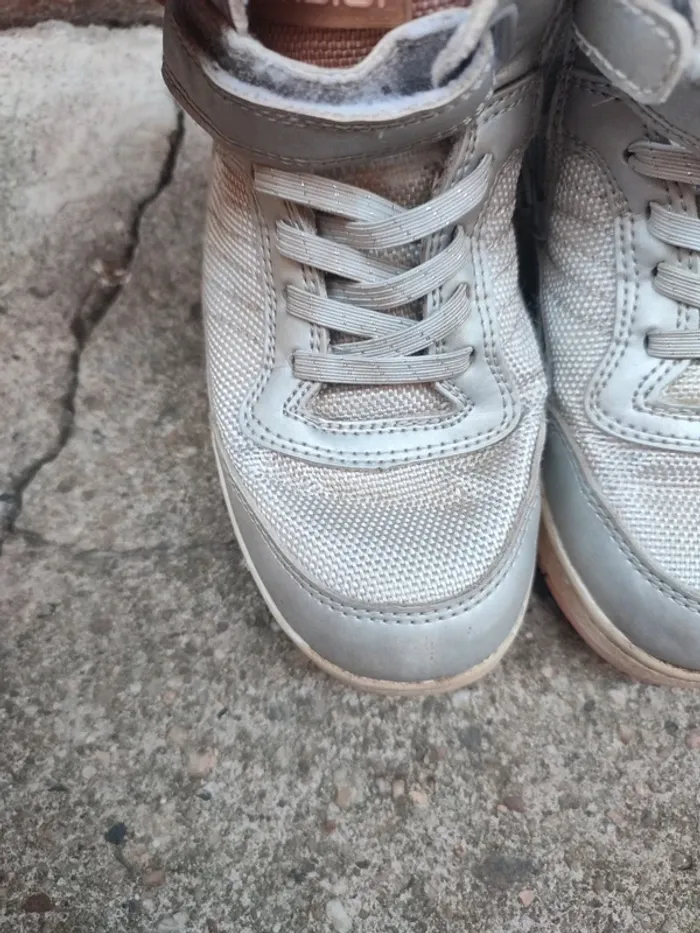 Chaussures basket taille 28 marque Okaïdi - photo numéro 2