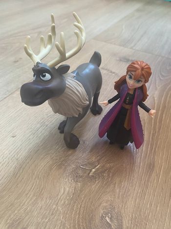 Petit lot reine des neiges Anna et Sven le renne Disney