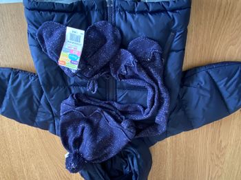 Manteau 12 mois Bonnet moufles neuf
