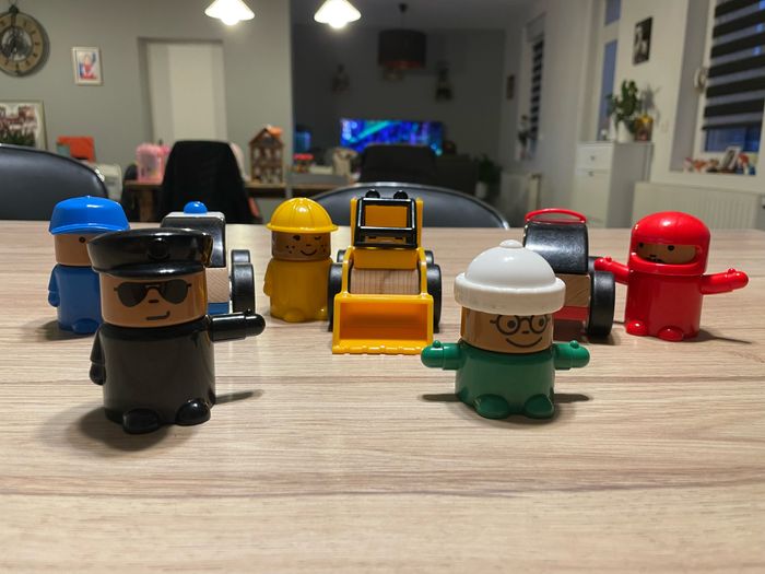 Voiture et figurine IKEA