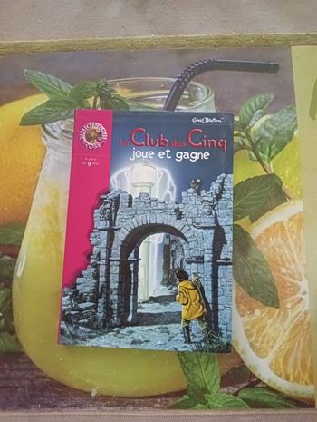 Le club des cinq joue et gagne