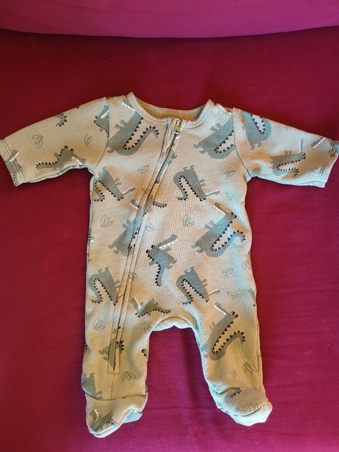 Lot de 4  pyjama gemo 1 mois - photo numéro 4