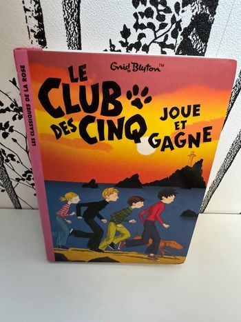livre Le Club des cinq joue et gagne