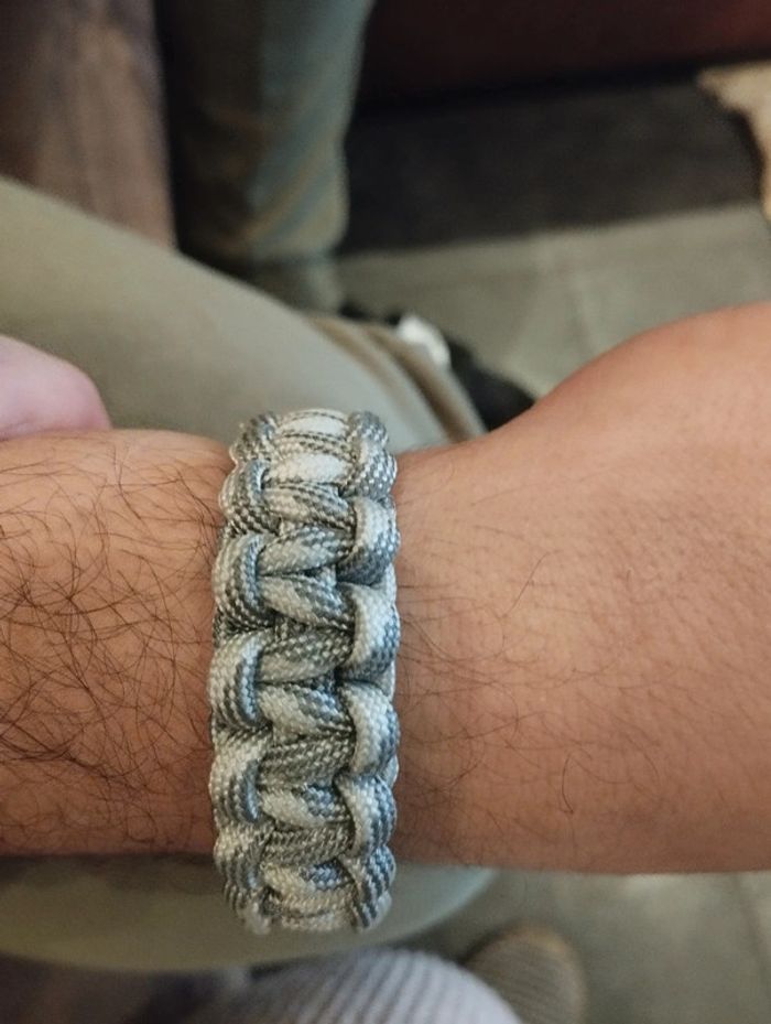 Bracelet de survie paracorde homme couleur gris - photo numéro 4