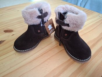 Bottes bébé fille NEUVES pointure 18 + don tapis enfant double face