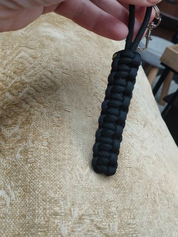 Porte clés en paracorde fait main noir