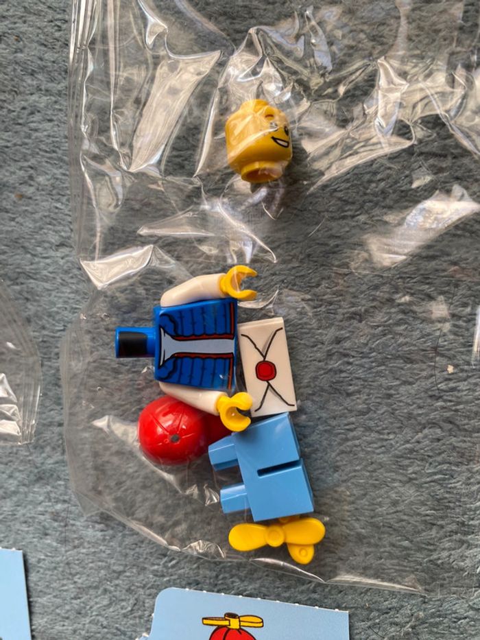 Lot lego minifigurine garçon billy avec sa lettre et boîte aux lettres - photo numéro 5