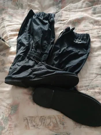 Sur chaussures de pluie motard Bering T45/46
