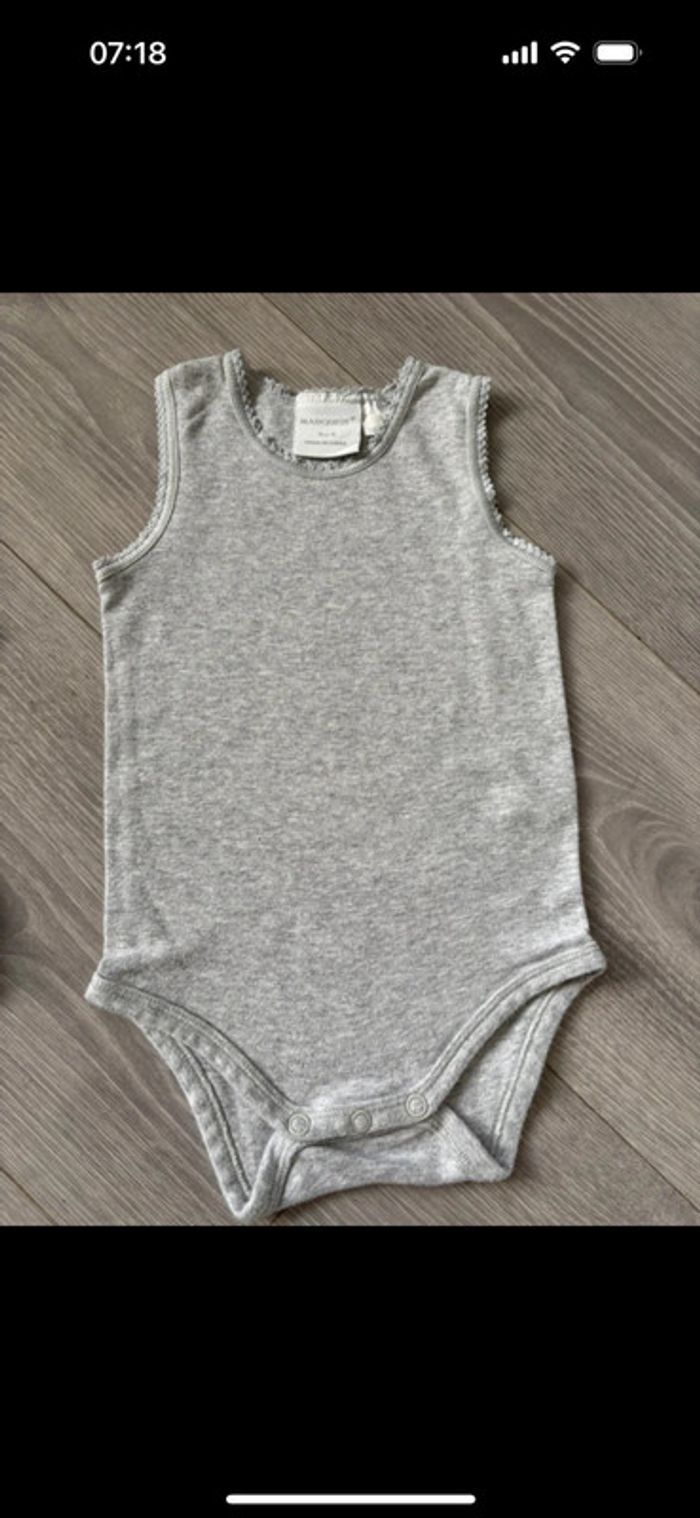 Lot de 4 bodies taille 12 mois - photo numéro 4