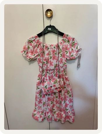 Robe à fleurs roses