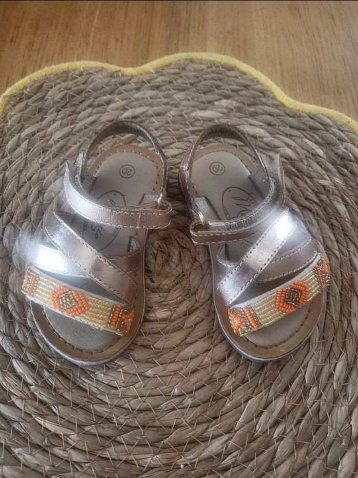 Magnifique sandale taille 20 - photo numéro 3