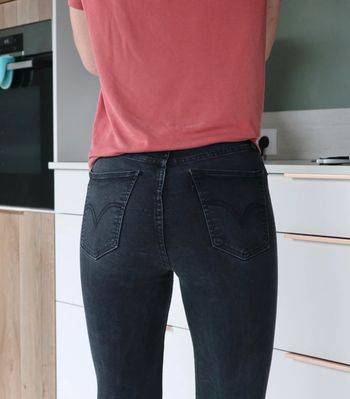 Jean Levi’s mile high super skinny 27
