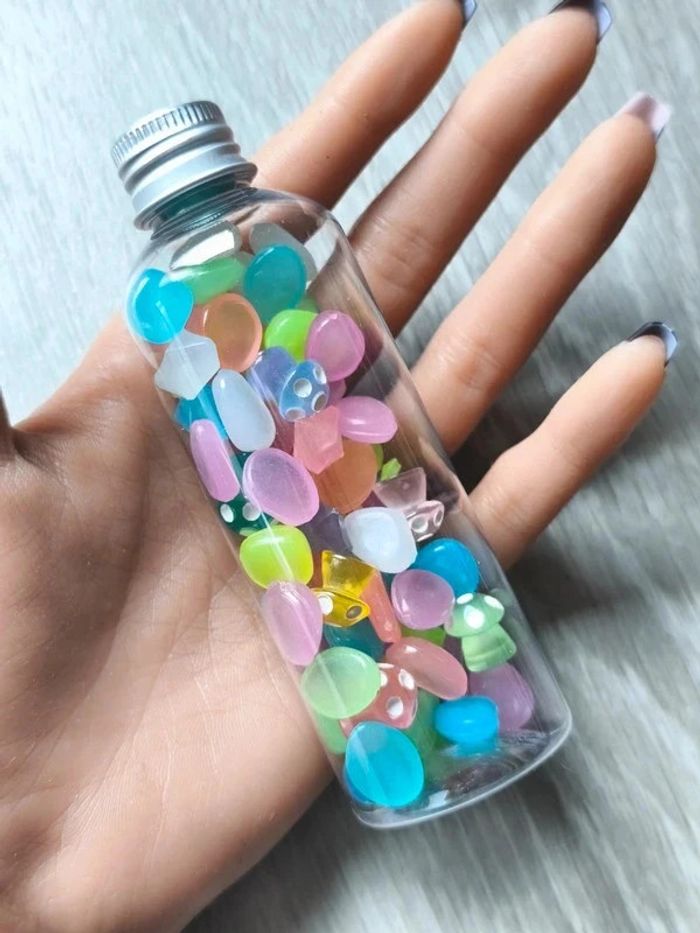 Bouteille sensorielle lumineuse Snoezelen retour au calme galets champignons et cailloux