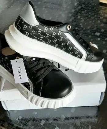 Baskets noires et argentées 36/37