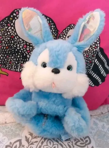 Peluche Range pyjama nounours bleu 48cm aux yeux bleus